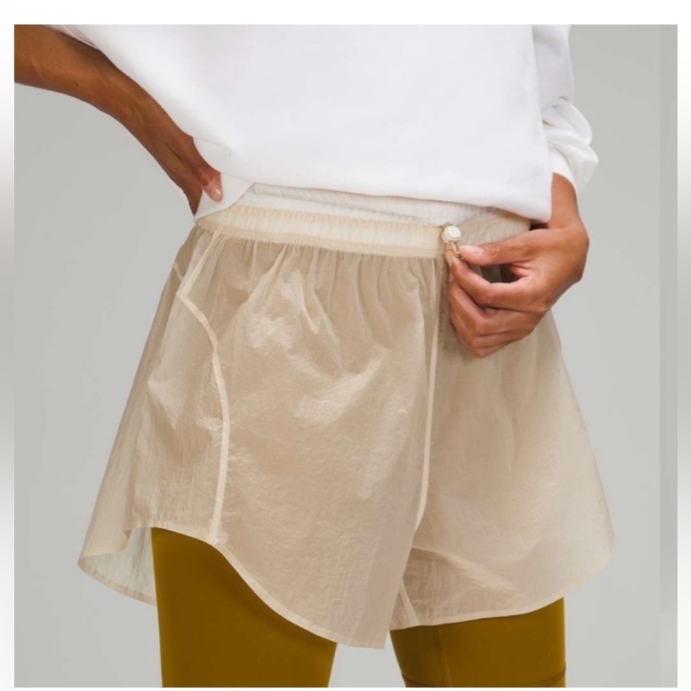 Lululemon Step Out High Rise Short 3" in White Opal - Picture 2 of 14